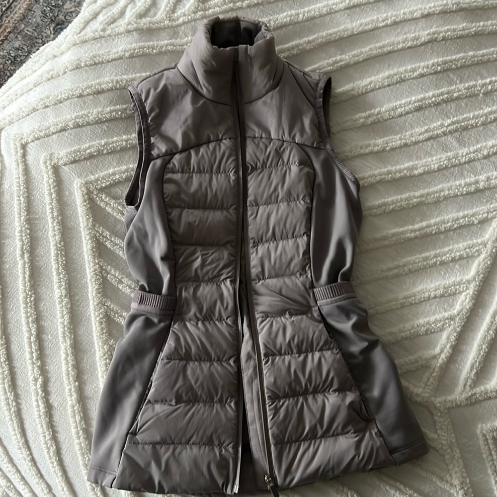 Lululemon down for it all vest size 0
